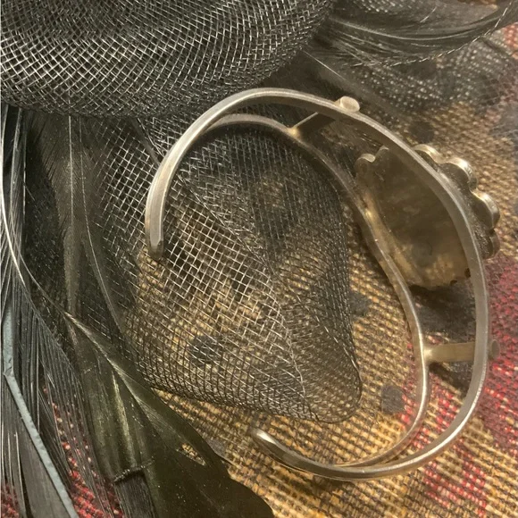 ♥️🧡Vintage sterling silver Navajo Turquoise and Silver Leaf clamper Bracelet. - Picture 6 of 8